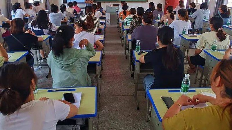 在挑选心理咨询师培训机构时，要警惕以下陷阱：